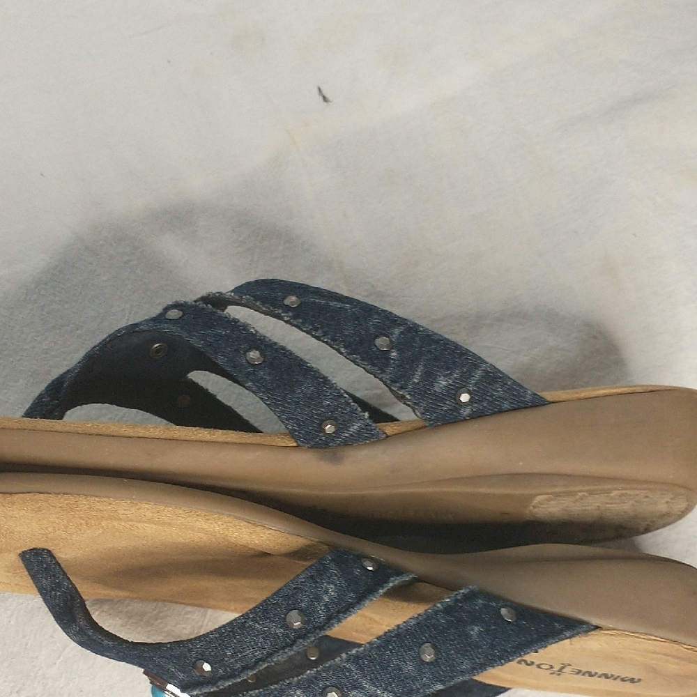 Minnetonka Denim Blue Sandals with Turquoise Details. SZ 10. Beautiful Condition - Picture 3 of 9